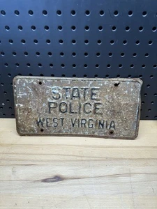Placa de matrícula de policía estatal de Virginia Occidental vintage años 60 mal estado - Imagen 1 de 7