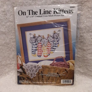 "On The Line Kittens" Gezählte Kreuzstichpackung Design funktioniert. NEU. #9997 12 x 14 - Bild 1 von 2