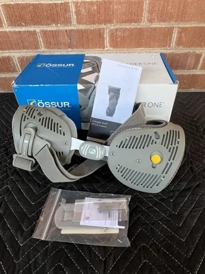 Rodillera lateral izquierda Ossur Unloader - Caja abierta PEQUEÑA Foto 1 de 4