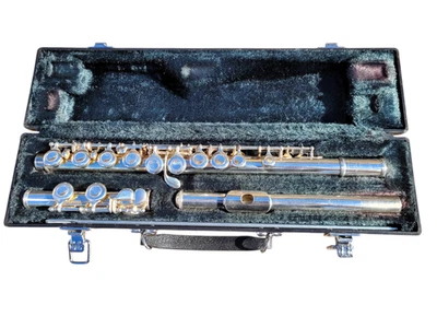 Flauta Yamaha 221 Plateada Flauta Desplazada Llave G Barra de Limpieza y Estuche Rígido Foto 1 de 4