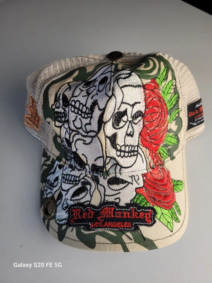 Mono Rojo Los Ángeles Calaveras y Rosas Bordado Trucker Sombrero Tostado Blanco Parches Foto 1 de 4