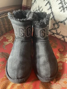 UGG 6 Mujer Tobillo Gema Mini Sheerling Forrado Gamuza Cálido Comodidad Happy Bling Logo - Imagen 1 de 6