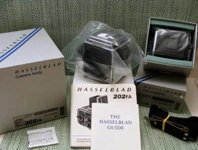 Hasselblad 10546 - 202FA Camera Body A12 6x6 "neuwertig/ serviced" - OVP! - Bild 1 von 4
