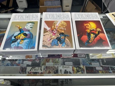 Compendio de tapa dura Invincible volúmenes 1-3 SELLADO Robert Kirkman🔥 Foto 1 de 4