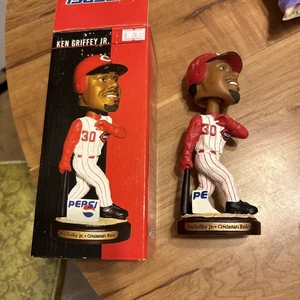Ken Griffey Jr Hall of Famer SGA Cincinnati Reds Bobblehead 2005 See Condition - Picture 1 of 4