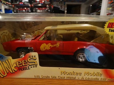 ERTL American Muscle Hey Hey Hey It’s The Monkees Mobile 1:18 Diecast - Imagem 1 de 4