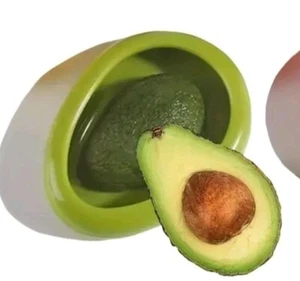 1 FRUIT, VEGETABLE SILICONE SHAPED FOOD STORAGE AVOCADO CONTAINER. - Picture 1 of 4