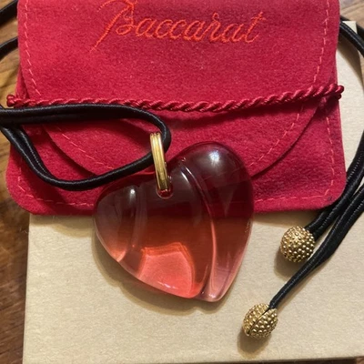 Colar Gargantilha Pingente de Cristal Vermelho Coração Baccarat com Bolsa Original - Imagem 1 de 4