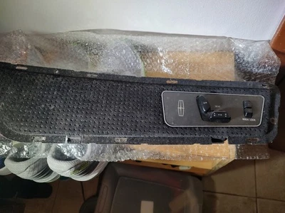 1984-92 Lincoln Mark VII Seat And Door Lock Switch, DRIVER Door LH - Image 1 of 4