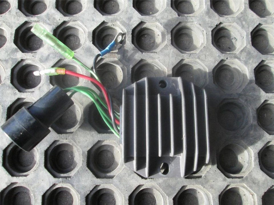 95/96/97/98/99/00 Yamaha 50hp Outboard Rectifier & Regulator     62Y-81960-00-00 - Image 1 of 1