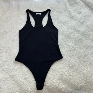 Aritzia Damen-Body Babaton Größe Medium Contour Razorback schwarz - Bild 1 von 4