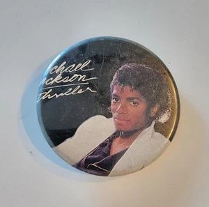 VINTAGE 1983 MICHAEL JACKSON THRILLER PINBACK BUTTON - Picture 1 of 3