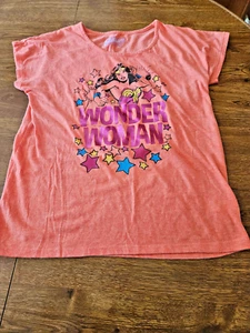 DC Comics Wonder Woman Ladies Coral T-Shirt Size Large (10/12) - Picture 1 of 4
