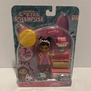 GABBY'S DOLLHOUSE Gabby’s Art Studio 6-piece Kitchen Playset NEW - Picture 1 of 4