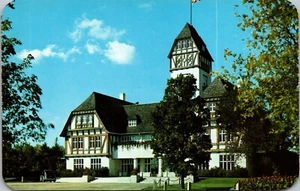 The Pavillion at Assiniboine Park Winnipeg Vintage Postcard - Picture 1 of 2