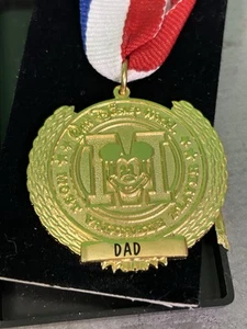 Walt Disney World Most Valuable Player "Dad" Medaille unbenutzt Vatertag Ehemann - Bild 1 von 9