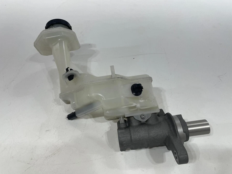 Fits 2017 - 2022 NISSAN ROGUE SPORT 2.0L Brake Master Cylinder OEM - Image 1 of 4