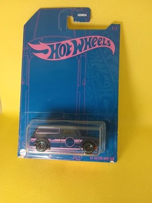 Mini van Austin 2022 Hot Wheels Pearl & Chrome Series 2/5 '67 azul con negro RS Sp Foto 1 de 4