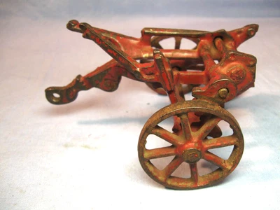 Arado antiguo arcade de hierro fundido con 2 fondos Foto 1 de 4