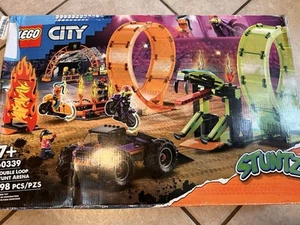 Lego City Stuntz Double Loop Stunt Arena (60339) scatola mai usata ha danni - Foto 1 di 5