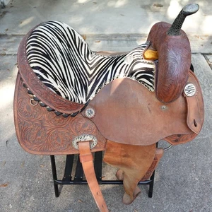 Alamo Saddlery Western Barrel 15" Sillín Cebra Asiento con Pelo Tooled Conchos - Imagen 1 de 17