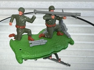 Timpo US ALLIED WWII Toy Soldier Figure With Bazooka Launcher & Rockets Vintage - Picture 1 of 2