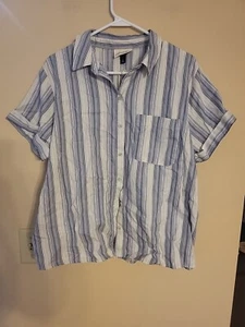 Women's Short Sleeve Button Down Shirt - Universal Thread - Medium B78 - Picture 1 of 2