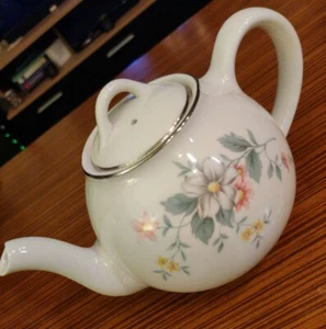 Rare HALL Springtime Pattern Teapot 🫖 VINTAGE, Platinum Trim, Made in 🇺🇲 - Picture 1 of 7