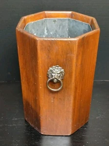 Cassetta rifiuti vintage legno ottagonale ottone testa di leone manico con inserto rimovibile  - Foto 1 di 12