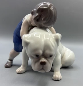 Estatuilla de porcelana vintage B and G Bing and Grondahl 1790 niño con perro toro - Imagen 1 de 9