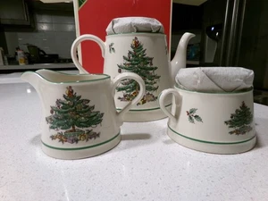 SPODE CHRISTMAS TREE TEAPOT CREAMER AND SUGAR BOWL WITH LID NIB - Picture 1 of 3