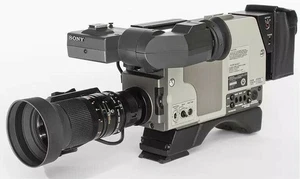 SONY DXC-1820P Vintage Tubo Fotocamera (1983) + Zoom Lenti + Mirino - - Foto 1 di 6