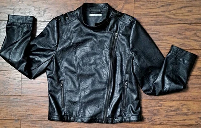 Jaqueta Papaya EUA Couro Falso Punk Feminina Cravada Grande Preta Texturizada Motociclista  - Imagem 1 de 4