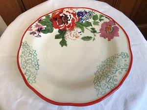 THE PIONEER WOMAN COUNTRY GARDEN FLORAL ROT JAKOBSMUSCHEL BORTE 10 1/2" TELLER - Bild 1 von 2