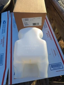 NOS GM WINDSHIELD WIPER FLUID TANK 76-78 CAMARO FIREBIRD W/O PULSE DELAY 4999857 - Picture 1 of 10