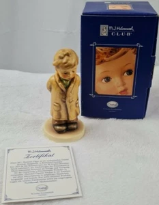 FIGURINA VINTAGE HUMMEL GOEBEL TROPPO TIMIDA PER CANTARE RAGAZZO #845 - Foto 1 di 7