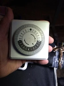 15 Amp Single Outlet Timer, 30 min. Intervals 24 Plug-In Daily Mechanical Timer - Picture 1 of 4