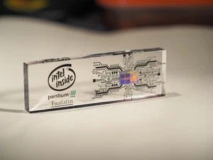 Intel Pentium III Tualatin Processor CPU Die Crystals Tech Art Decoration Gift - Picture 1 of 5