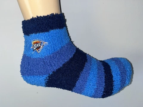 OKLAHOMA CITY THUNDER NBA BASKETBALL WOMENS STRIPE ANKLE FUZZY SLEEP SOCKS Q Cover