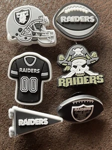 Set Of 6 LAS VEGAS RAIDERS American Football NFL Shoe Charms Party Decorations - Picture 1 of 8