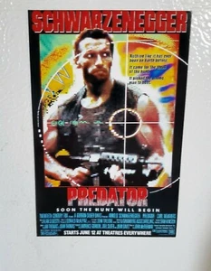 ENVÍO GRATUITO EL MISMO DÍA 1987 Clásico Schwarzenegger PREDATOR 4 x 6 imán - Imagen 1 de 2