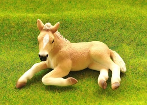 Schleich liegendes Fohlen Haflinger 13292 2004 - Bild 1 von 4