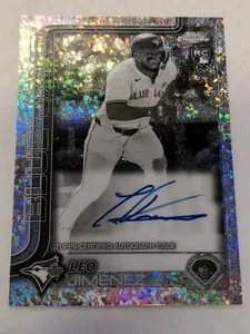 2025 Topps Chrome - Rookie Autografi Leo Jimenez #RA-LJI Bianco e Nero RC - Foto 1 di 2