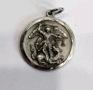 STERLING SILVER ROUND ST. MICHAEL MEDAL - Picture 1 of 4