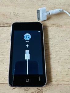 Apple iPod Touch (2. Generation) A1288 - 8GB - MC086FD von 2008 - Bild 1 von 3