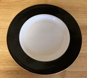 1 Salad Luncheon Plate Wedgwood Curtain Call Barbara Barry England Black Rim - Picture 1 of 2