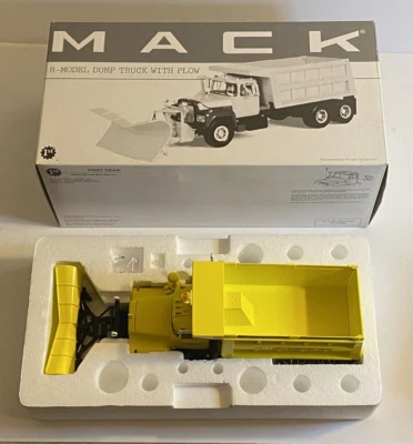 Caminhão basculante 1st First Gear JFK Airport “R” Mack com arado #19-2396 1:34 com caixa - Imagem 1 de 4