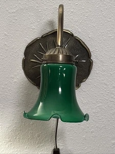 Vintage Tiffany Stil Wandlampe Wandleuchter messingfarben Lilienauflage grün Glas geprüft *lesen - Bild 1 von 12