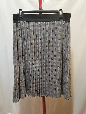 Elle Floral Pleated Midi Skirt. Size Large - Image 1 of 4
