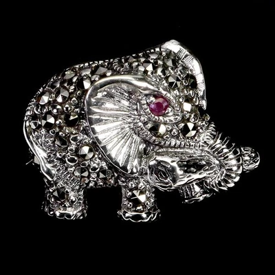 925 Argento Sterling Spilla Rotondo Rubino Marcasite Elefante N USA Import Tasse - Immagine 1 di 4